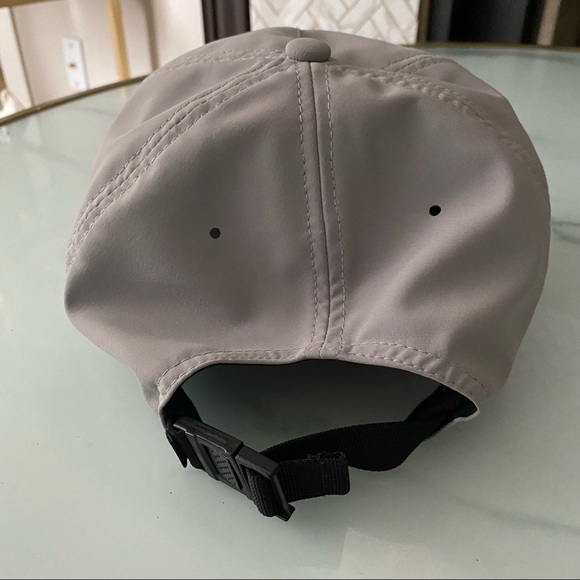 Oakley gray adjutable cap hat - Picture 2 of 9